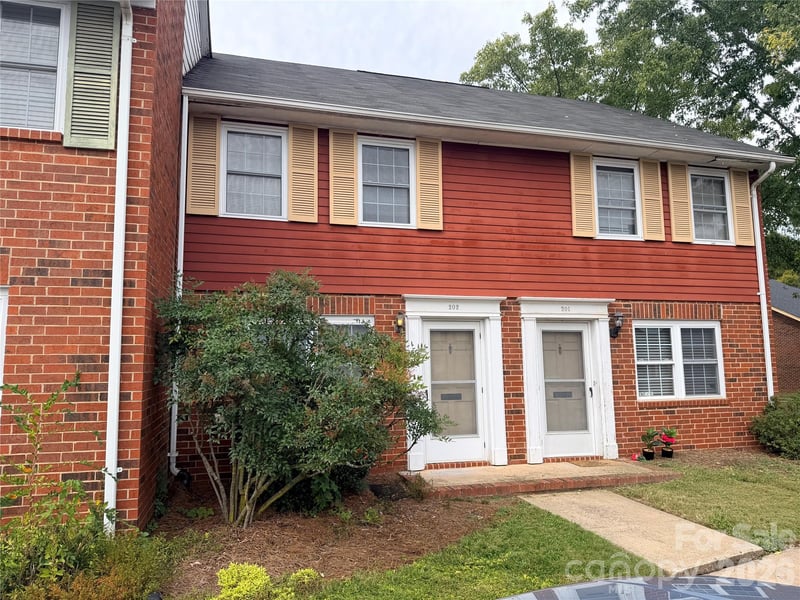 1300 Larchmont Pl #202, Salisbury, NC 28144