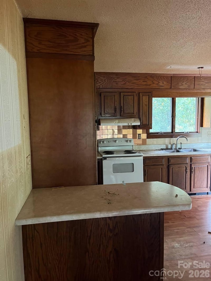 79 Starnes Cove Rd, Asheville, NC 28806