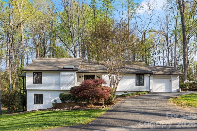 39 Honeysuckle Woods, Lake Wylie, SC 29710