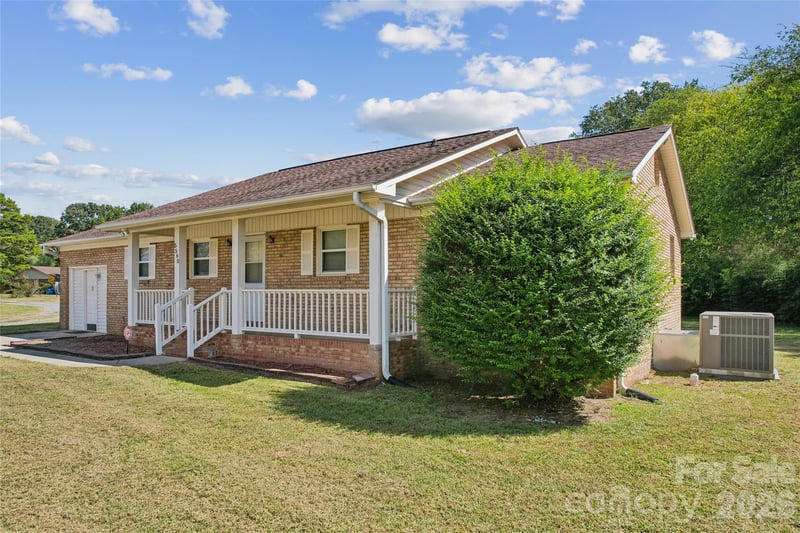 5560 Roberta Rd, Harrisburg, NC 28075