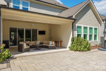525 Vintage Creek Dr, Matthews, NC 28104