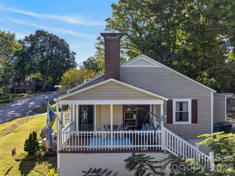 1068 14th Ave, Hickory, NC 28601