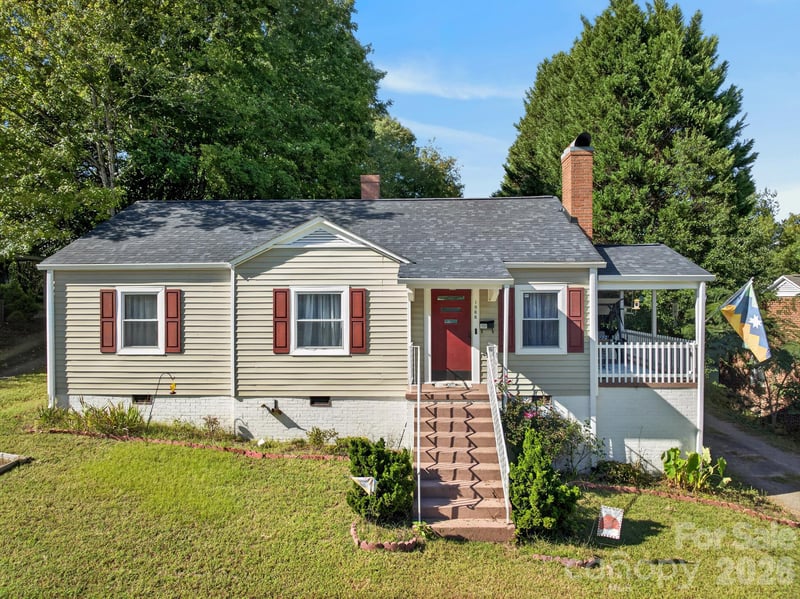 1068 14th Ave, Hickory, NC 28601