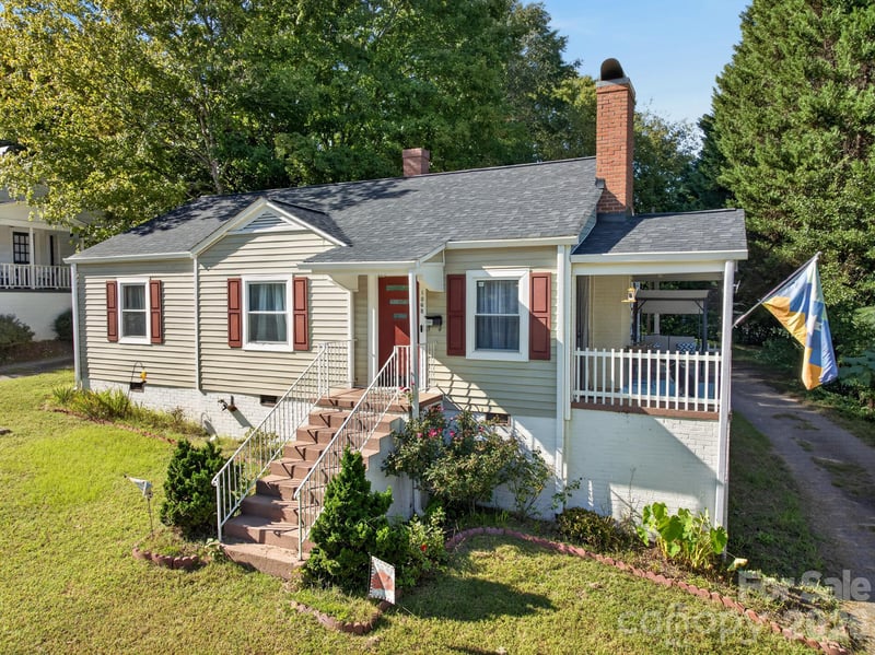 1068 14th Ave, Hickory, NC 28601