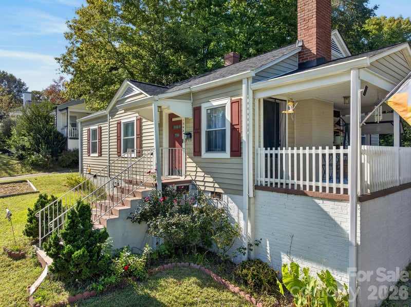 1068 14th Ave, Hickory, NC 28601