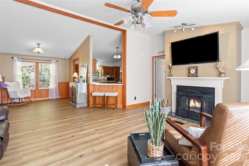 183 Gobbler Cir, Horse Shoe, NC 28742