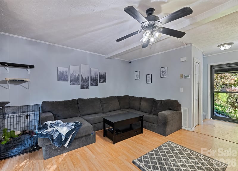 177 Forest Dr, Clyde, NC 28721