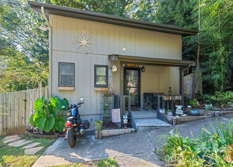 177 Forest Dr, Clyde, NC 28721