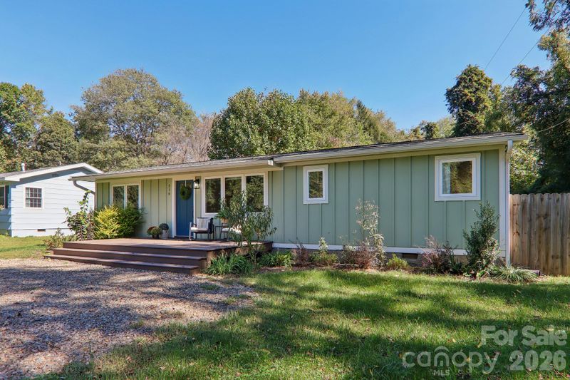 216 Vance Ave, Black Mountain, NC 28711