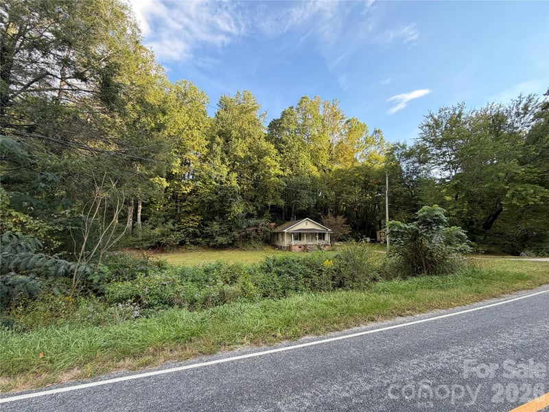 368 Laurel Dr, Saluda, NC 28773