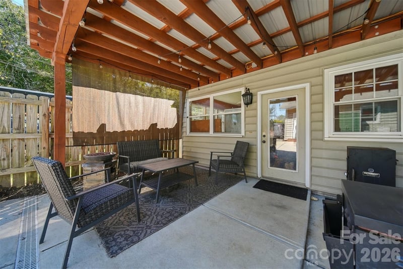 625 E Park Dr, Lincolnton, NC 28092
