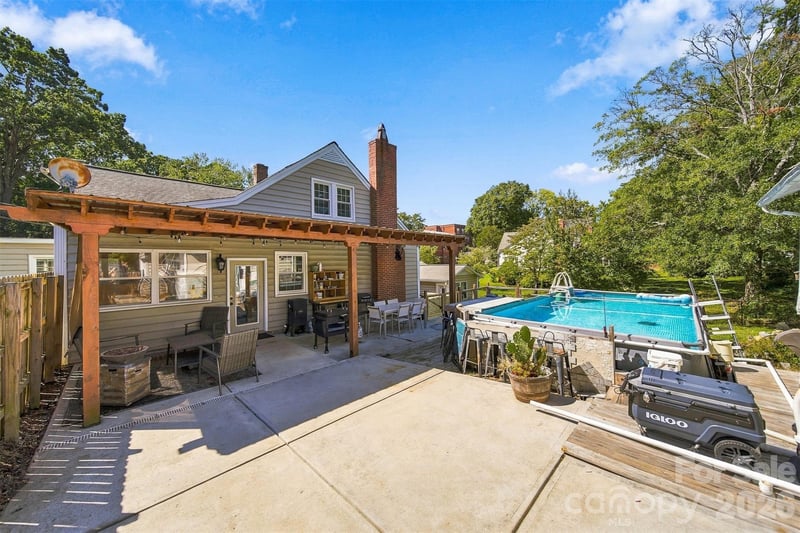 625 E Park Dr, Lincolnton, NC 28092
