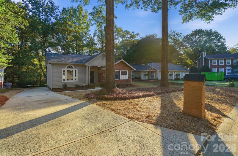 6044 Acadian Woods Dr, Charlotte, NC 28227
