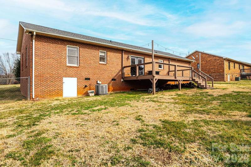 2487 Ashford Dr, Newton, NC 28658