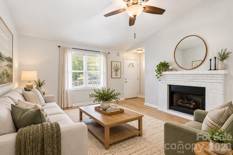 127 Chestnut Ln, Hendersonville, NC 28792