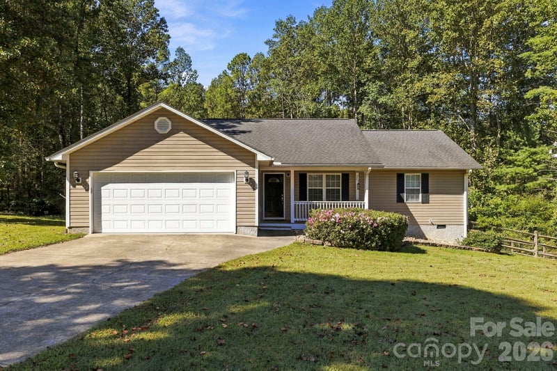 127 Chestnut Ln, Hendersonville, NC 28792