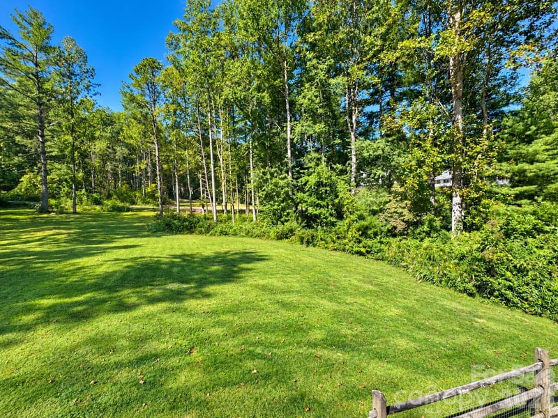 127 Chestnut Ln, Hendersonville, NC 28792