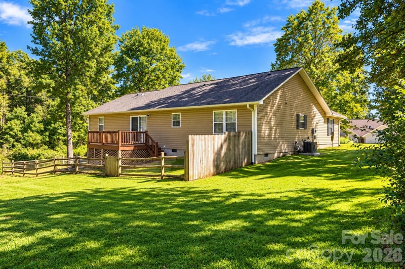 127 Chestnut Ln, Hendersonville, NC 28792