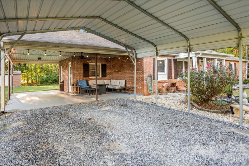 1875 Davis Cir, Clover, SC 29710