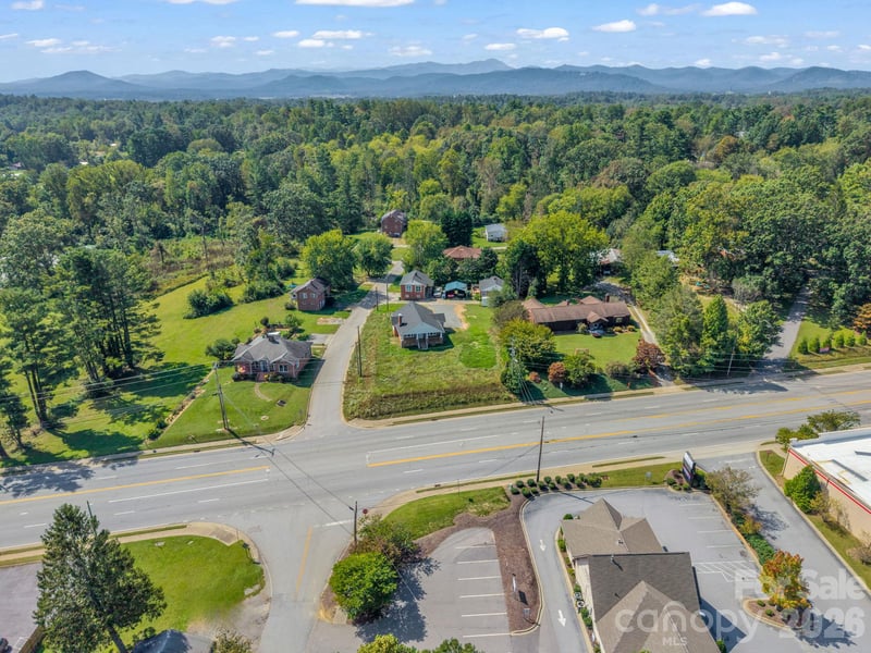 2 Roberts St, Fletcher, NC 28732
