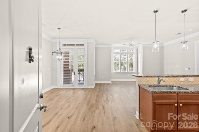 2810 Selwyn Ave #209, Charlotte, NC 28209
