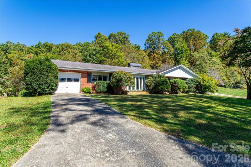 2586 Kim Miller Rd, Lake Toxaway, NC 28747