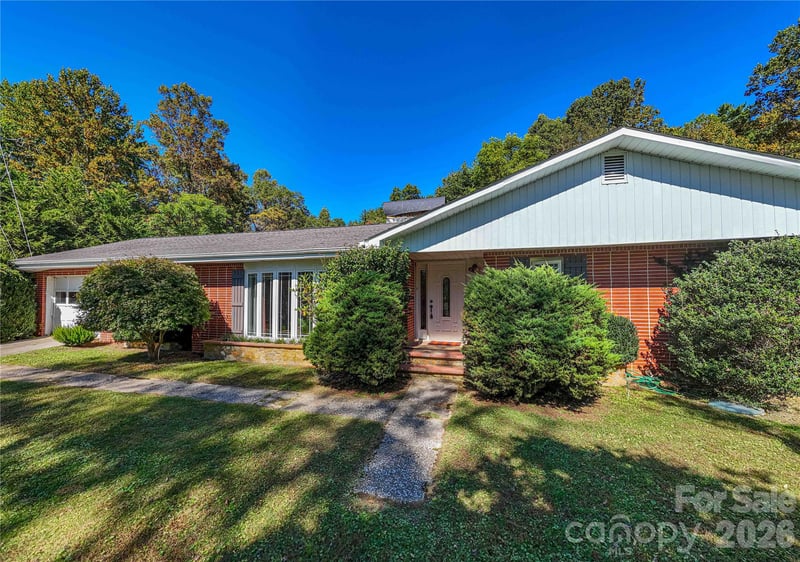2586 Kim Miller Rd, Lake Toxaway, NC 28747