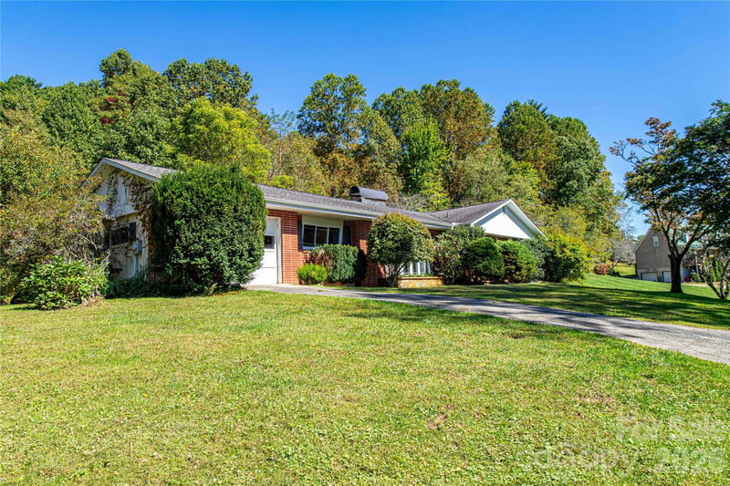 2586 Kim Miller Rd, Lake Toxaway, NC 28747