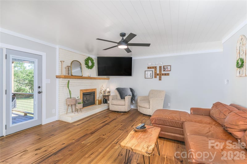 1341 Pigeon St, Waynesville, NC 28786