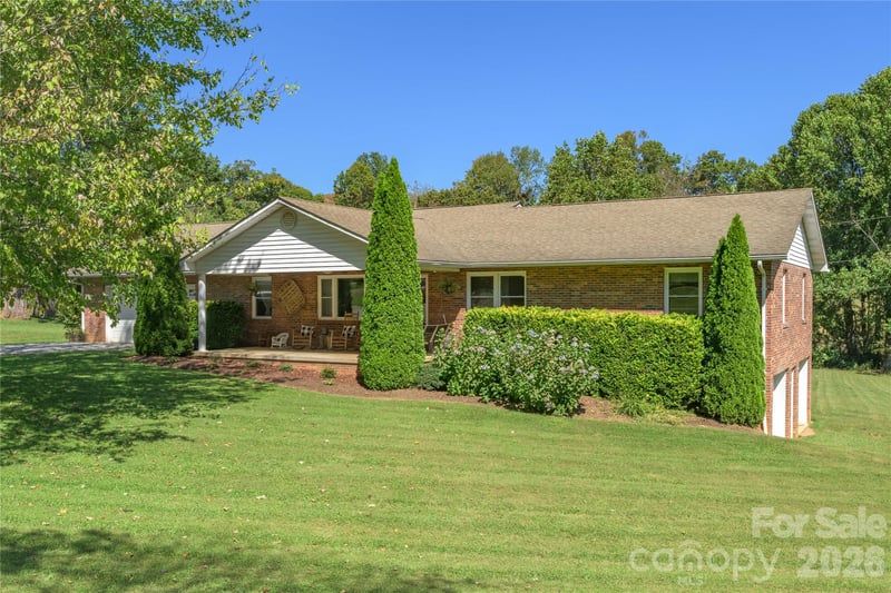 1341 Pigeon St, Waynesville, NC 28786