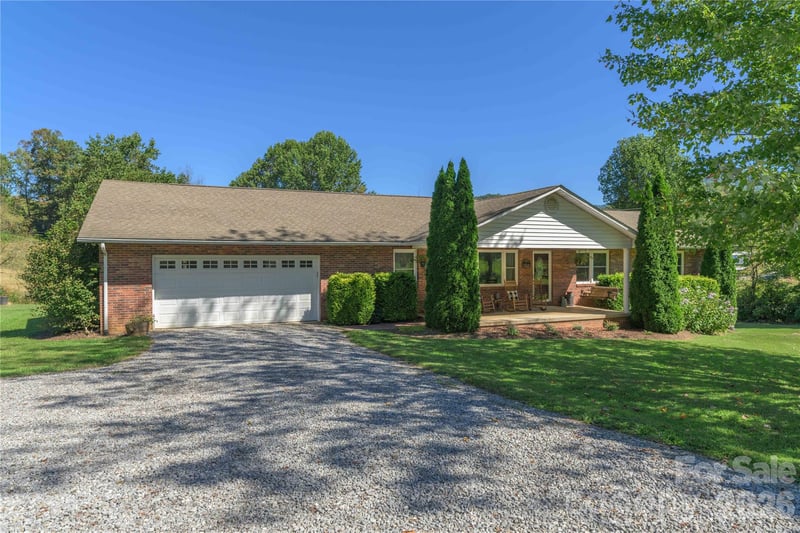 1341 Pigeon St, Waynesville, NC 28786