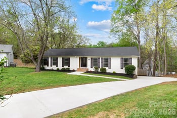 100 Chadmore Dr, Charlotte, NC 28270