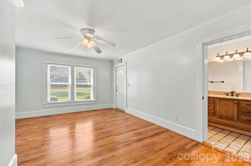 1892 W Memorial Hw, Union Grove, NC 28689