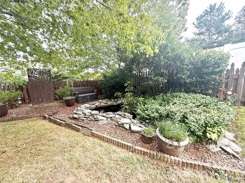 1969 8th Street Ln SE, Hickory, NC 28602
