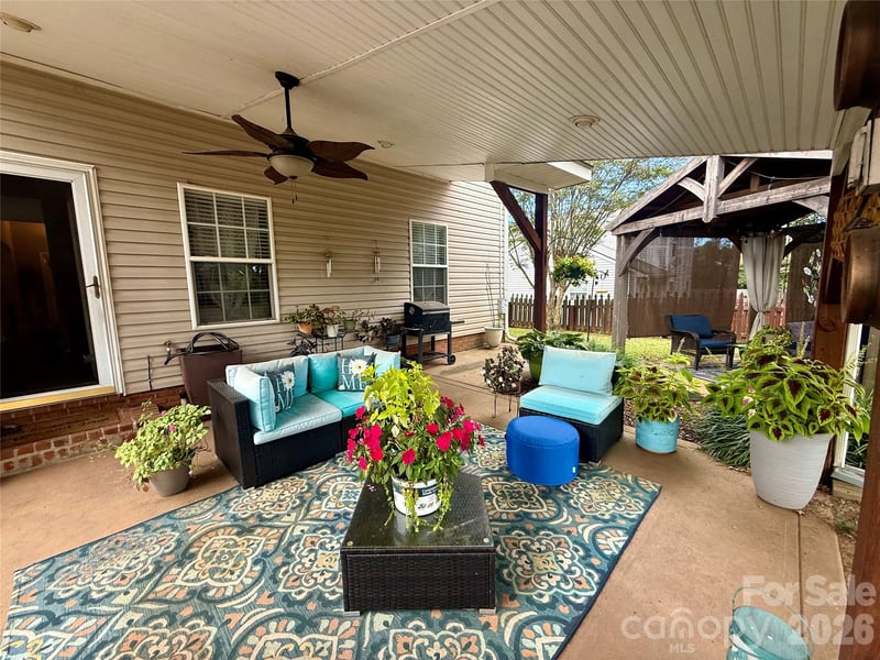 1969 8th Street Ln SE, Hickory, NC 28602