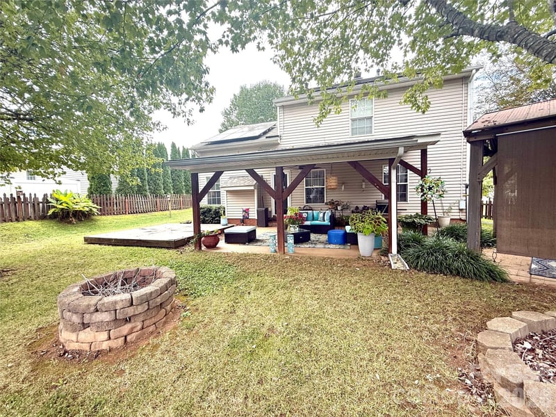1969 8th Street Ln SE, Hickory, NC 28602