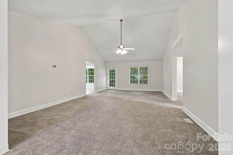 3656 Woodgreen Dr, Lincolnton, NC 28092
