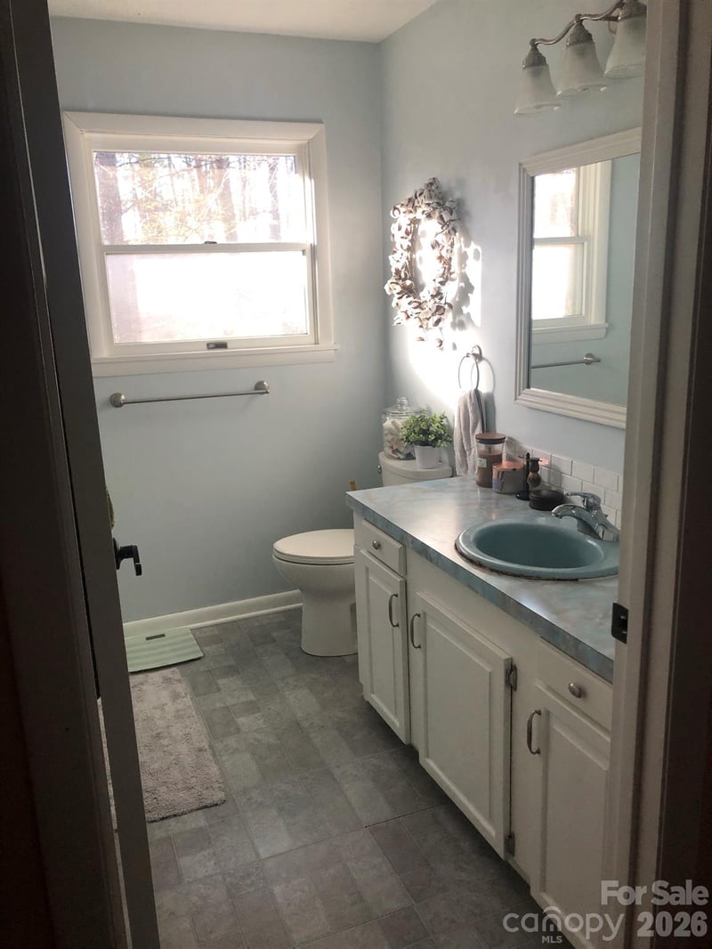173 Pinecrest Dr, Alexander, NC 28701