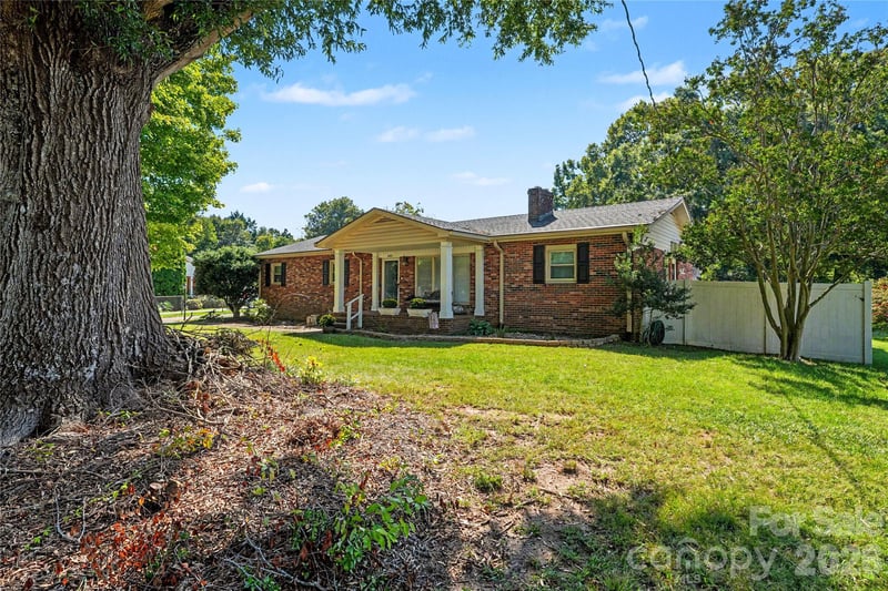 1410 36th Avenue Dr NE, Hickory, NC 28601