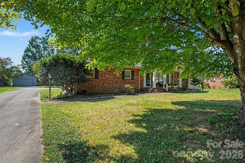 1410 36th Avenue Dr NE, Hickory, NC 28601