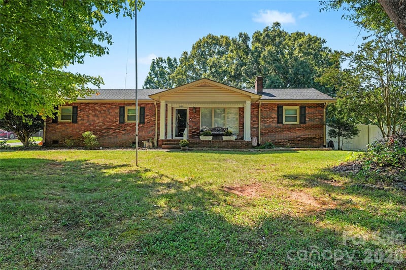 1410 36th Avenue Dr NE, Hickory, NC 28601