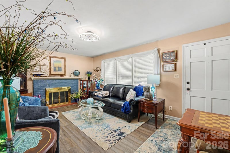 1410 36th Avenue Dr NE, Hickory, NC 28601