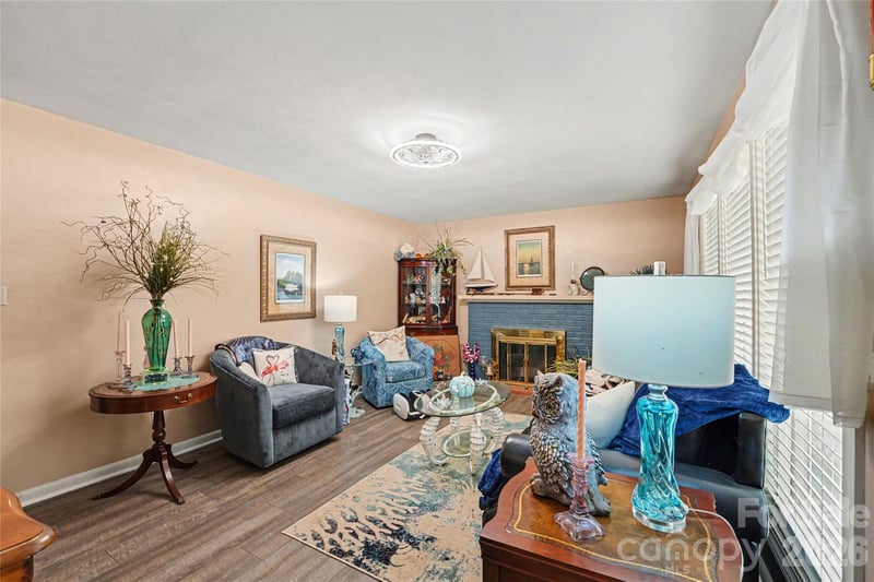 1410 36th Avenue Dr NE, Hickory, NC 28601