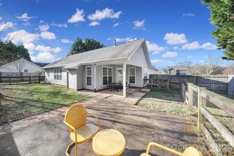 713 Pesca Ln, Matthews, NC 28104