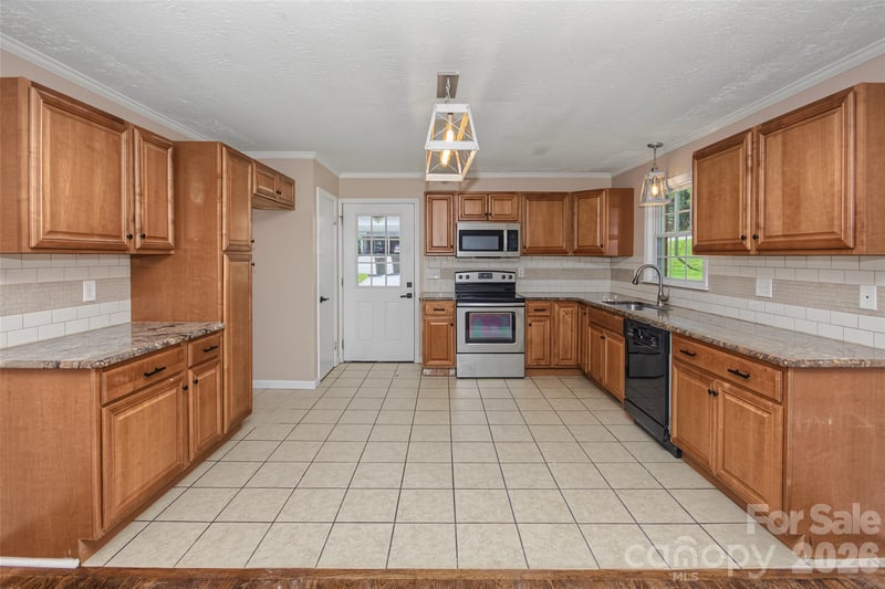 517 N Carolina Ave, Statesville, NC 28677