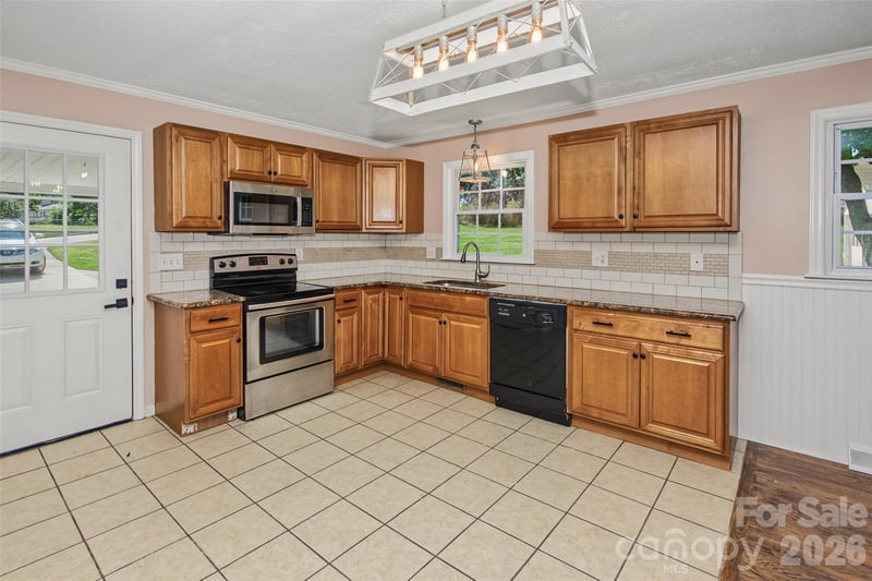 517 N Carolina Ave, Statesville, NC 28677
