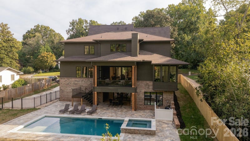 122 Lansdowne Rd, Charlotte, NC 28270