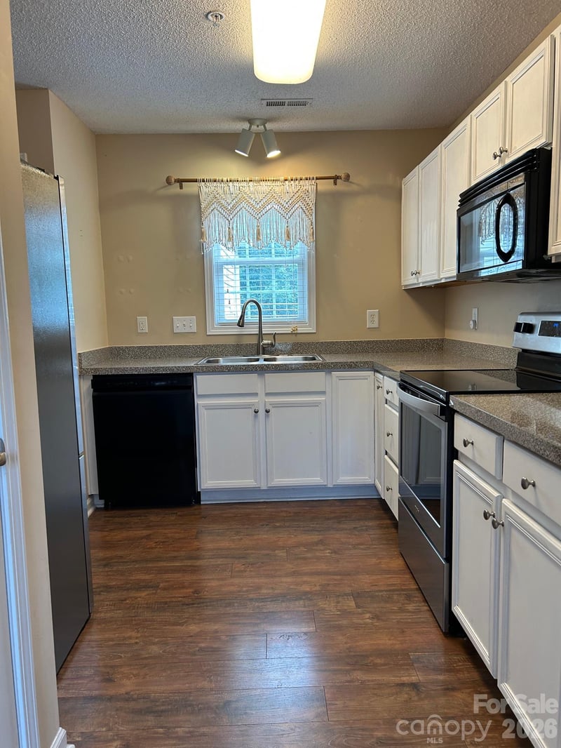 119 Steam Engine Dr #201, Mooresville, NC 28115