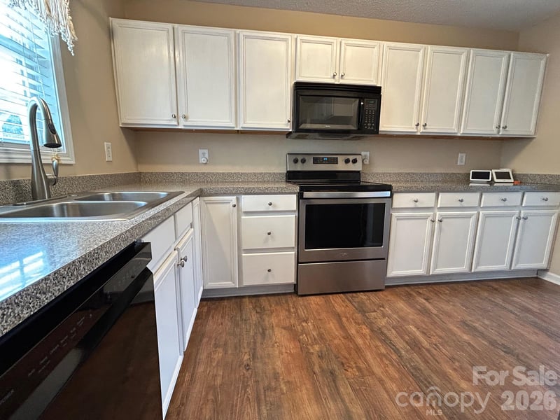 119 Steam Engine Dr #201, Mooresville, NC 28115