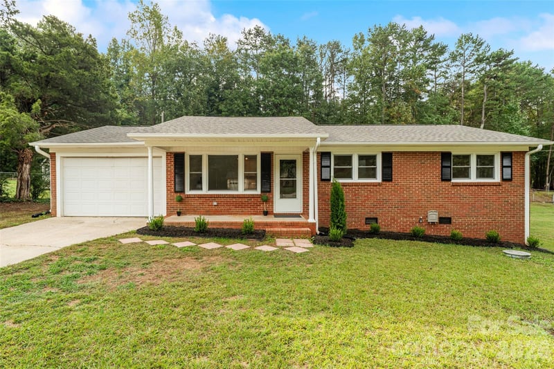 109 Alexis Forest Dr, Stanley, NC 28164